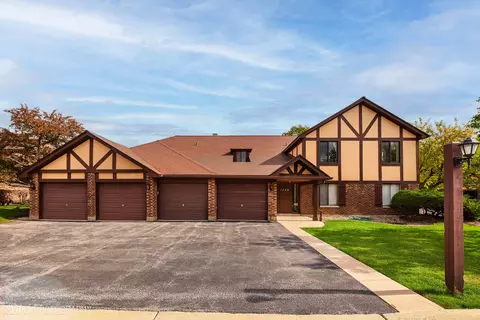 1779 Gloucester Ct #C, Wheaton, IL 60187
