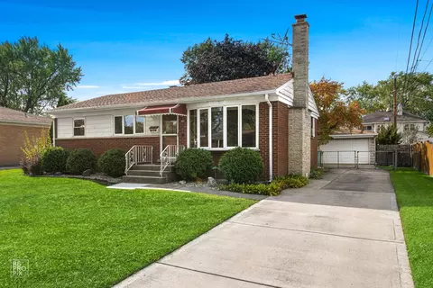 1102 S Birch Dr, Mount Prospect, IL 60056