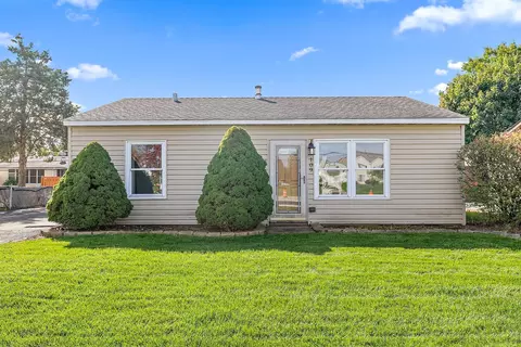109 E Schaumburg Rd, Streamwood, IL 60107