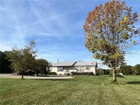 1427 N 2200 East Rd, Findlay, IL 62534