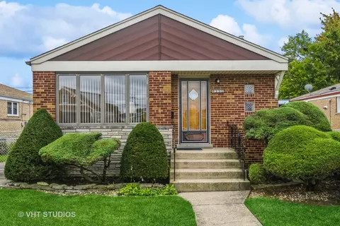 4131 W Crestline St, Chicago, IL 60652