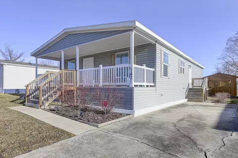 143 Flamingo Dr, Beecher, IL 60401