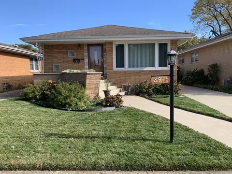 8913 S Francisco Ave, Evergreen Park, IL 60805