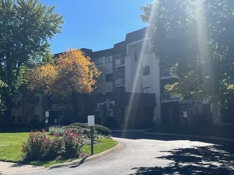 3350 N Carriageway Dr #405, Arlington Heights, IL 60004