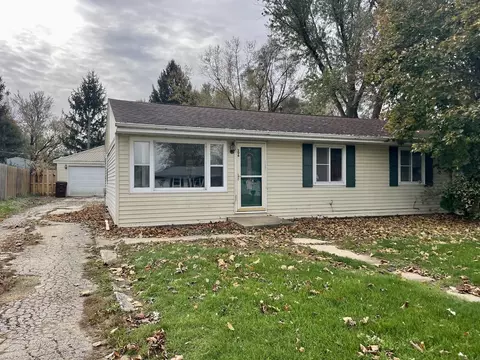 306 Hillcrest Ave, Rochelle, IL 61068