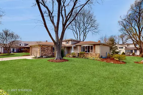 1037 Lilac Ct, Libertyville, IL 60048