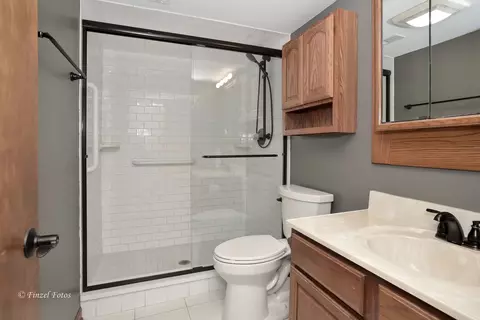 41 W038 Bowes Rd, Elgin, IL 60124 photo 17