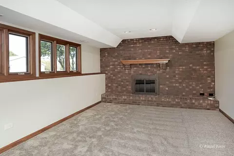 41 W038 Bowes Rd, Elgin, IL 60124 photo 11
