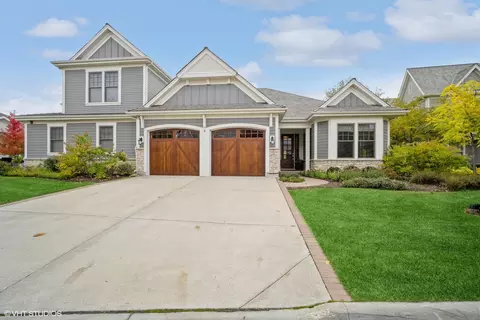 1771 Westbridge Cir, Lake Forest, IL 60045