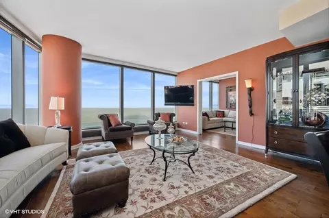 Living - 60 E Monroe St #3901, Chicago, IL 60603 photo 2 of 8