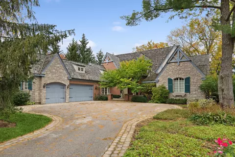 950 W James Ct S, Lake Forest, IL 60045
