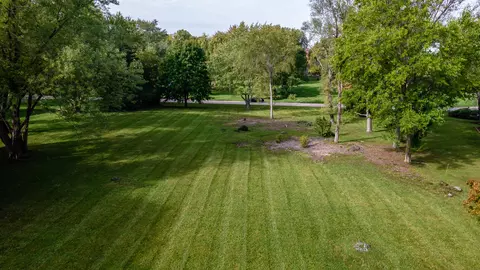 135 Howe Ter, Barrington, IL 60010