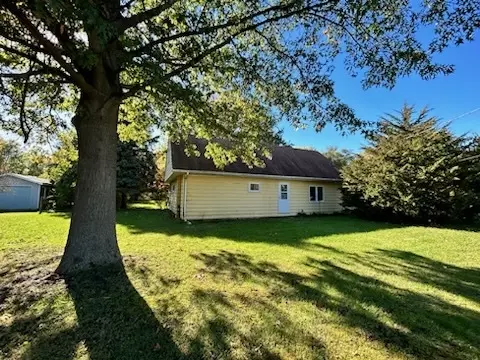 12401 Grove St, Sterling, IL 61081