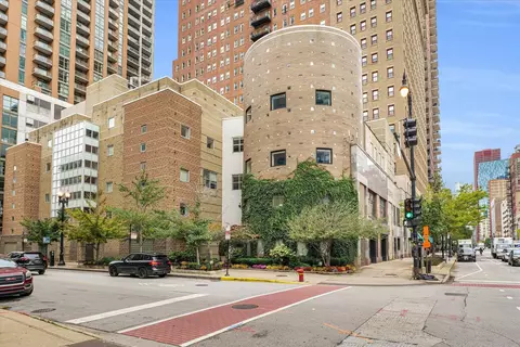 40 E 9th St #1401, Chicago, IL 60605
