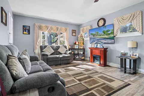 544 Terry Ave, Aurora, IL 60506 photo 6