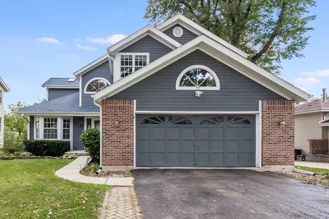 77 Spring Ave, Glen Ellyn, IL 60137