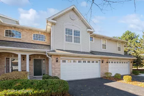 9415 Fountain Point Cir, Darien, IL 60561