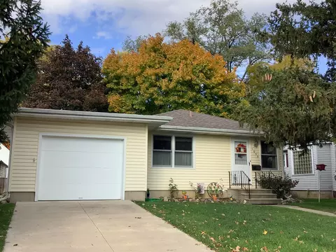 1039 Townsend St, Sycamore, IL 60178