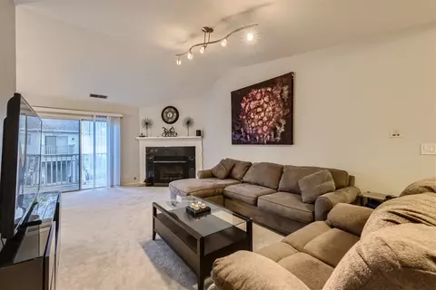 1408 Tulip Ct #A2, Wheeling, IL 60090 photo 3