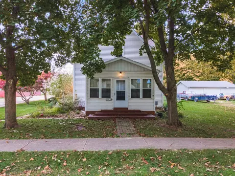 102 N State St, Saybrook, IL 61770