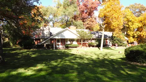8220 W 126th St, Palos Park, IL 60464