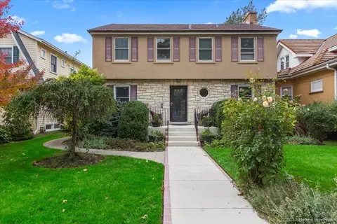 939 N Grove Ave, Oak Park, IL 60302