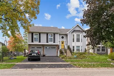 2022 Oak Tree Trl, Lake Villa, IL 60046