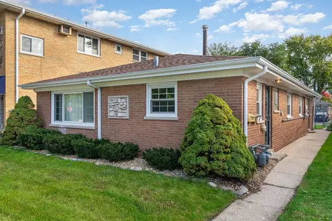 375 Mackinaw Ave, Calumet City, IL 60409
