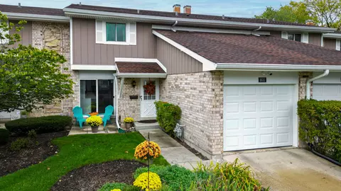 1635 Southampton Ct, Wheaton, IL 60189