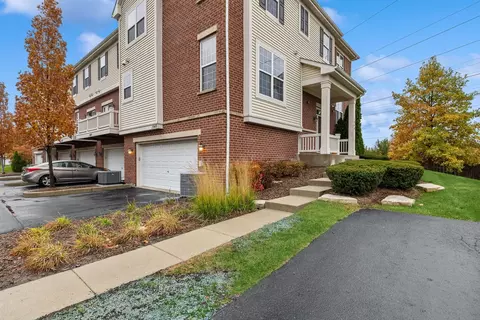 1949 Potomac Ct, Wheeling, IL 60090 photo 2