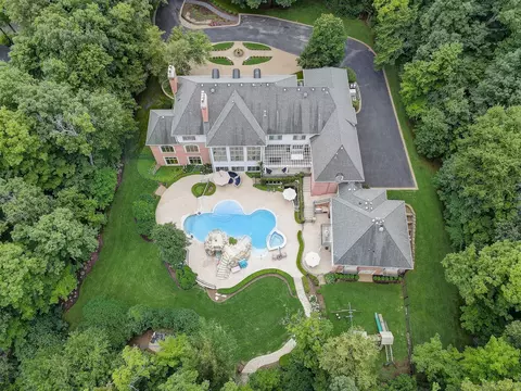 34 W226 Country Club Rd, Wayne, IL 60184