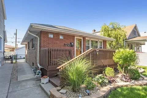7703 W 66th St, Summit, IL 60501