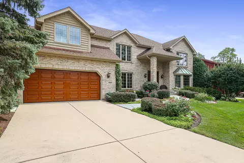 5921 Ridgewood Cir, Downers Grove, IL 60516