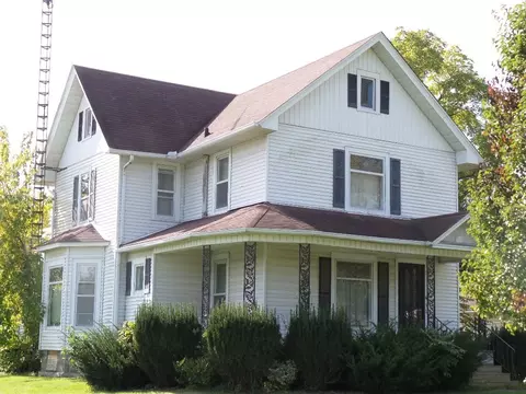 411 W 3rd South St, Wenona, IL 61377
