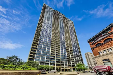 1560 N Sandburg Ter #811J, Chicago, IL 60610