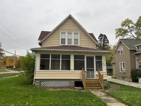 421 Morton St, Batavia, IL 60510