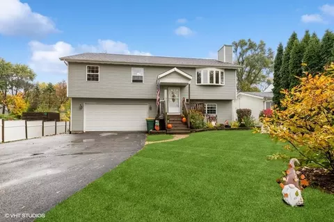 36901 N Oakwood Dr, Lake Villa, IL 60046