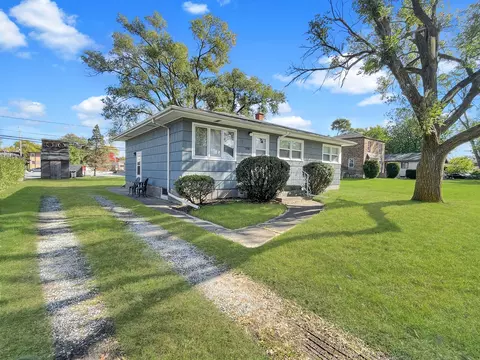 17911 Dekker St, Lansing, IL 60438