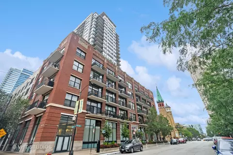 210 S Des Plaines St #701, Chicago, IL 60661
