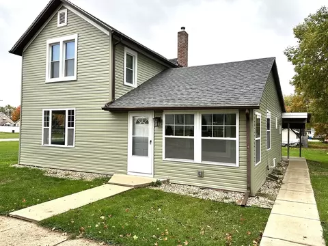 211 S Iowa Ave, Ladd, IL 61329