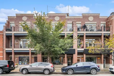 2152 W Roscoe St #1, Chicago, IL 60618