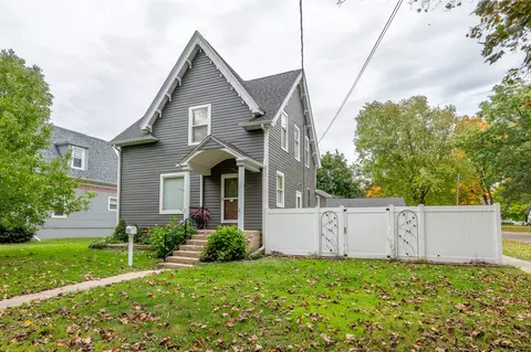 411 S 6th St, Oregon, IL 61061
