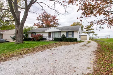 411 Priscilla Ln, Bloomington, IL 61704