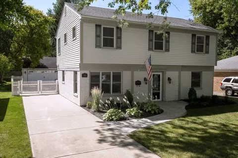 833 E Rockland Rd, Libertyville, IL 60048