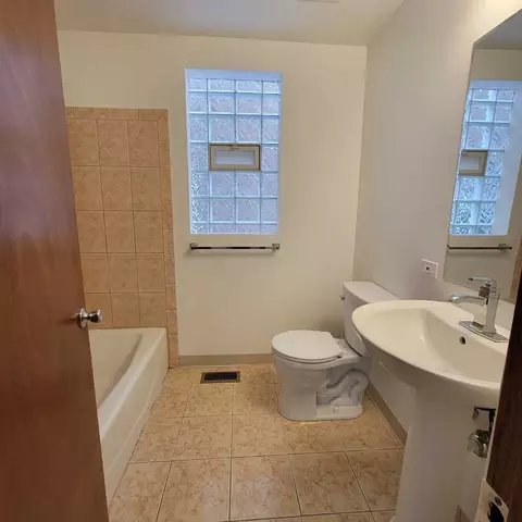 Bath - 11049 S Avenue L, Chicago, IL 60617 photo 2 of 2