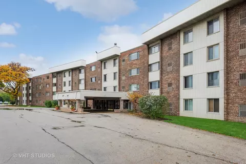 841 N York St #402, Elmhurst, IL 60126