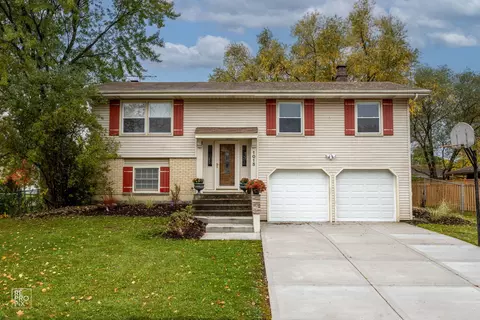 1015 Rosedale Ln, Hoffman Estates, IL 60169