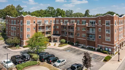 515 Main St #211, West Chicago, IL 60185