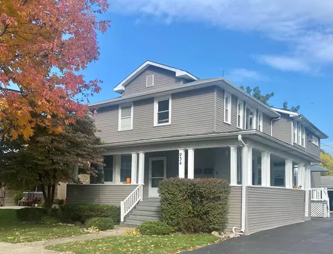 934 Woodlawn Ave, Des Plaines, IL 60016