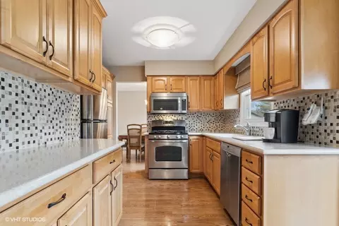 Kitchen - 1343 Devonshire Rd, Buffalo Grove, IL 60089 photo 2 of 2
